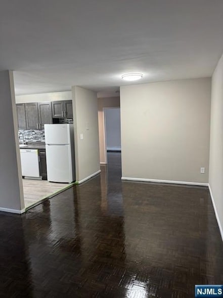 Building Photo - 40 Zabriskie St