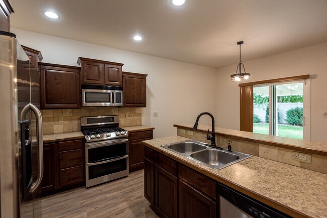 Foto del edificio - 2743 Spruce Dr