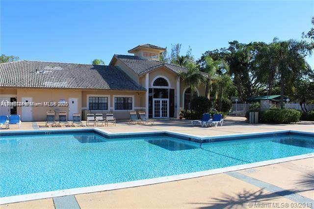 Foto principal - 250 Palm Cir W