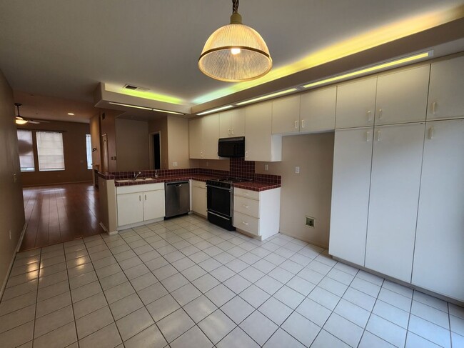 Building Photo - 68 Montana Del Lago Dr
