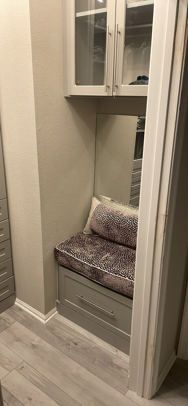 Foto del edificio - 3003 Nicosh Cir