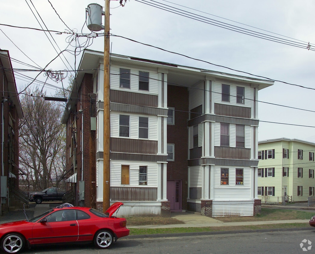 32 Lucretia Ave, Chicopee, MA 01013 Apartments in Chicopee, MA