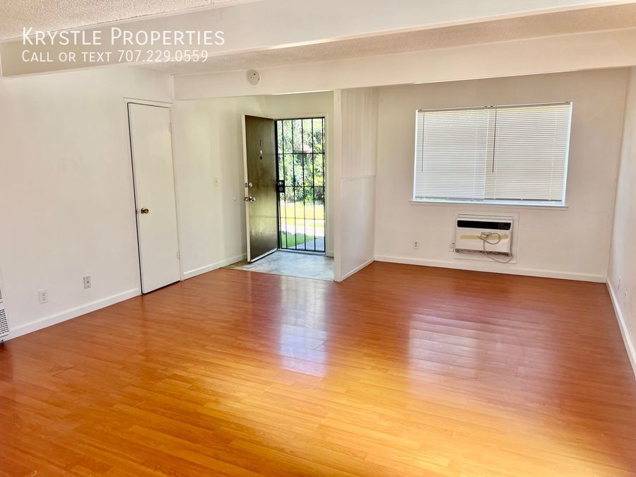 Foto principal - Spacious lower, level Fairfield apartment ...