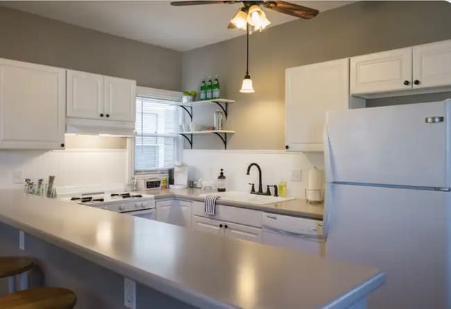 Building Photo - Charming 1 Bedroom with Fenced Yard & Parking Near Old Market!