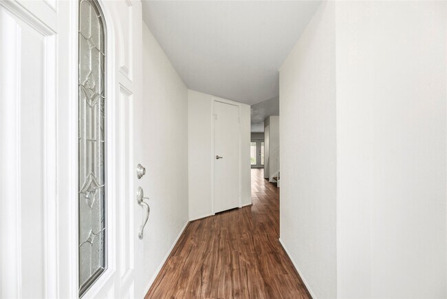 Foto del edificio - 14515 Wunderlich Dr