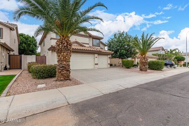 Building Photo - 363 W Myrtle Dr