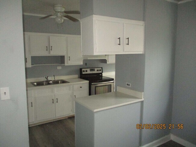 Building Photo - 1610 Gardner Dr