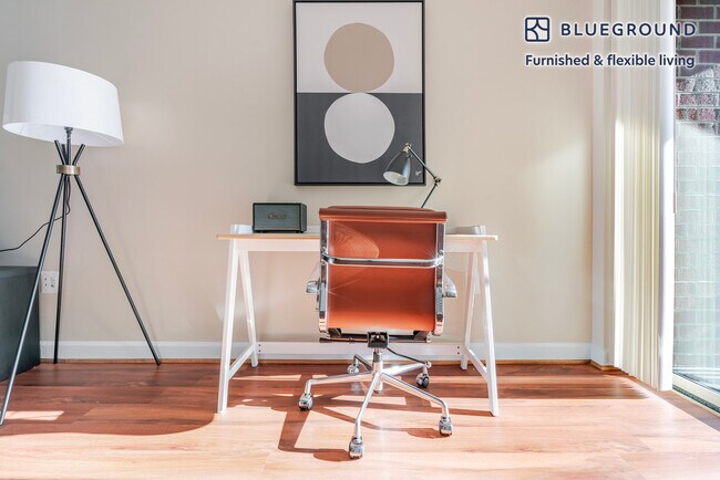 Building Photo - 3900 Fairfax Dr