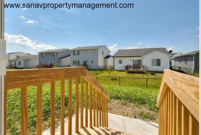 Foto del edificio - Spacious 3-Bed Single Family-in Bondurant ...