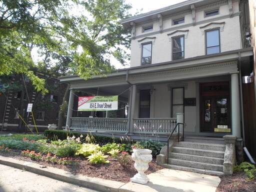 Building Photo - Spacious Office Available!