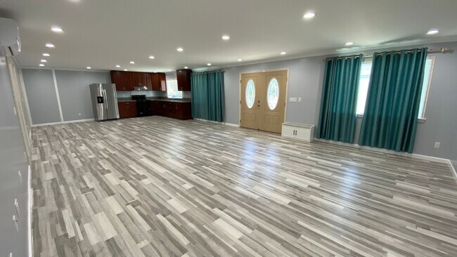 Building Photo - NEWLY BUILT 4BD HOME NESTLED IN WAIMALU!