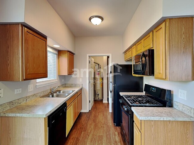 Building Photo - 2122 Rebecca Cir