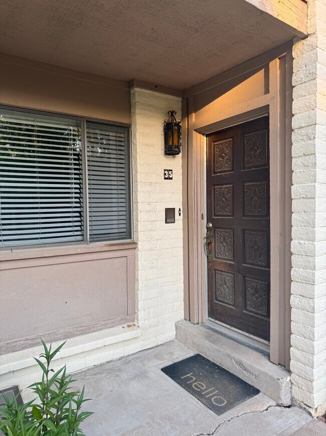 Building Photo - 1550 N Stapley Dr