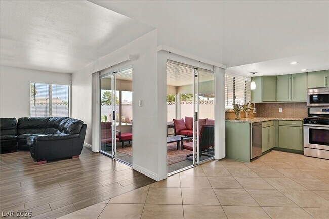 Building Photo - 3956 Clear View Dr