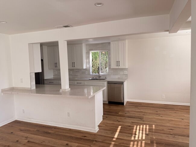 Building Photo - 5840 Allott Ave