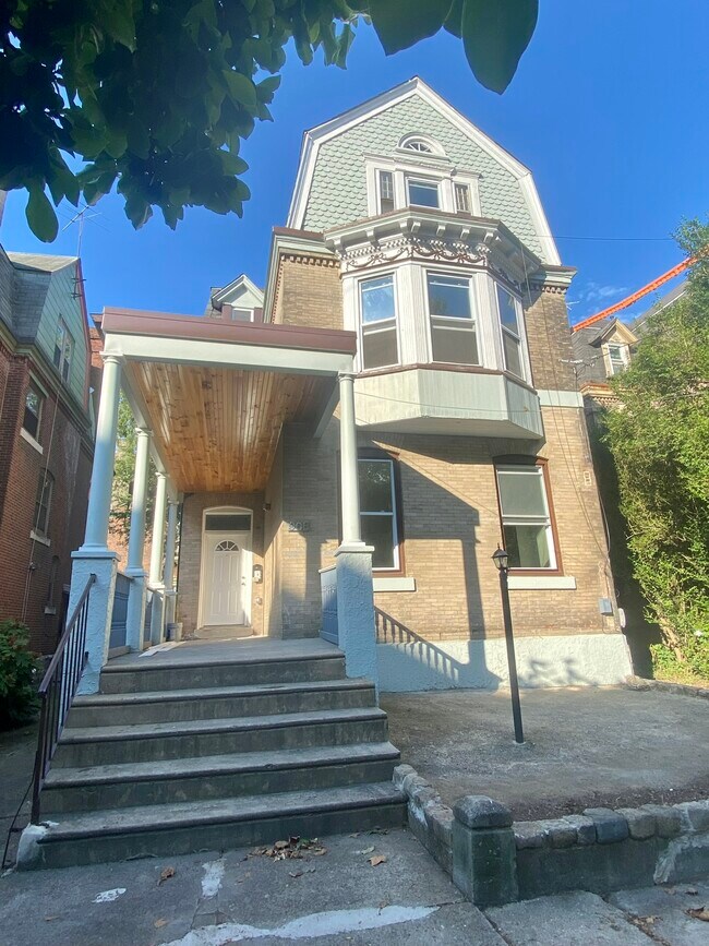 Building Photo - 908 S 47th St