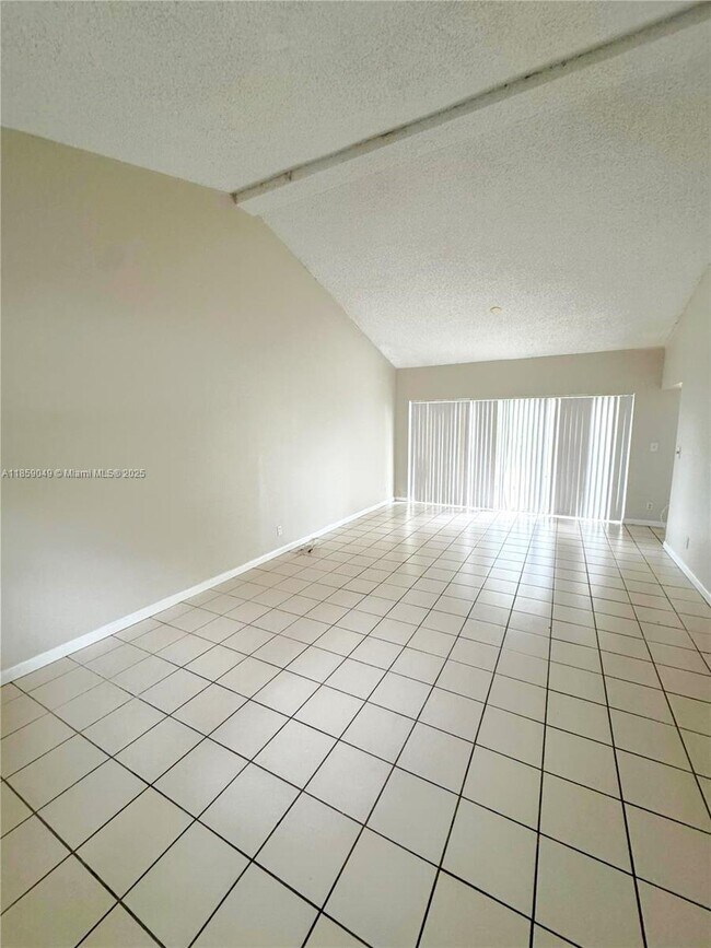 Foto del edificio - 7025 W Sunrise Blvd