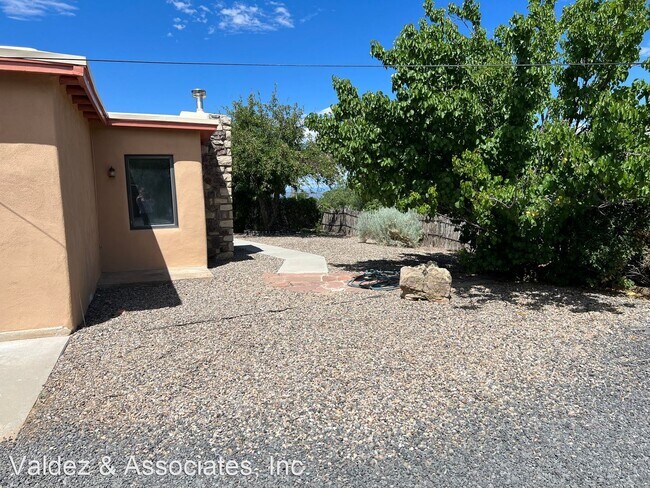 Building Photo - 4 br, 2 bath House - 1042 Camino San Acacio