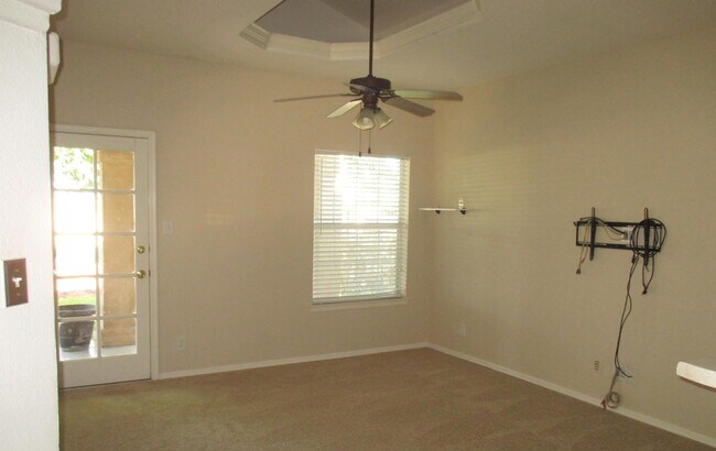 Building Photo - 5837 Sixta Dr