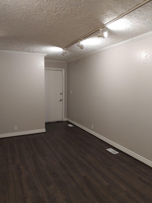 Building Photo - 249 W Garden Park Dr