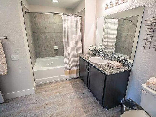 Foto del edificio - 1635 Renaissance Commons Blvd