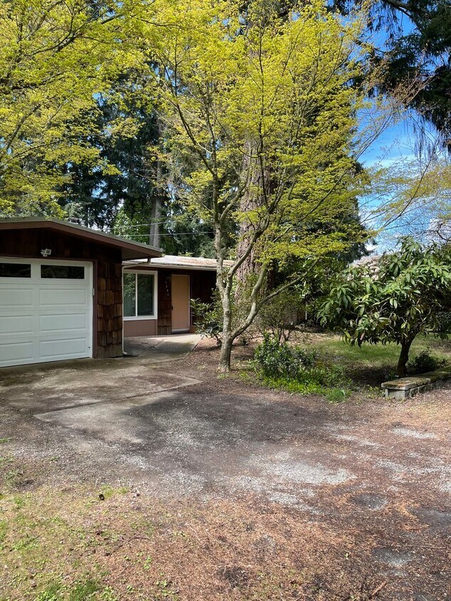Foto principal - Nice Home with Large Backyard in Desirable...