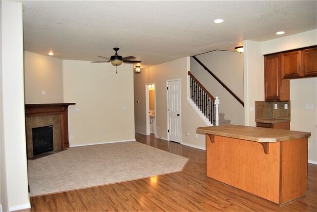 Building Photo - 3 Bedroom 2.5 Bath TownHome Newberg