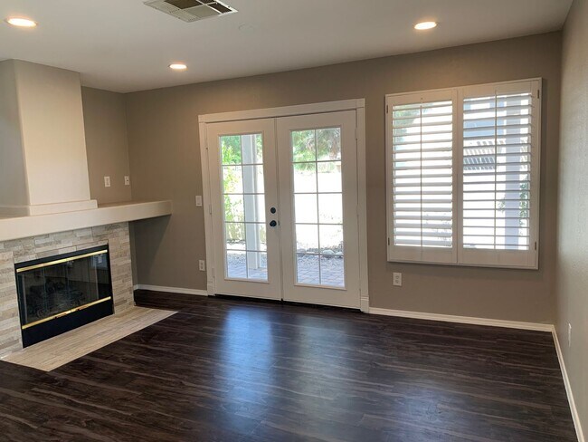 Building Photo - SHOWS LIKE A MODEL- IMMEDIATE MOVE-IN!!!