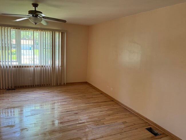 Foto del edificio - 2N470 Lloyd Ave