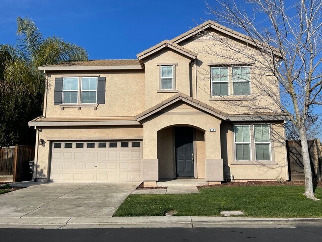 Building Photo - 3 Bedroom Home located in gated community