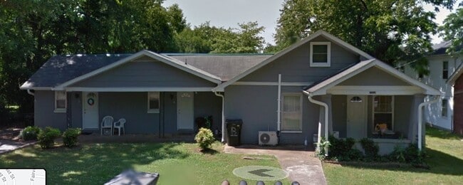 Foto del edificio - 1004 Ewing Blvd