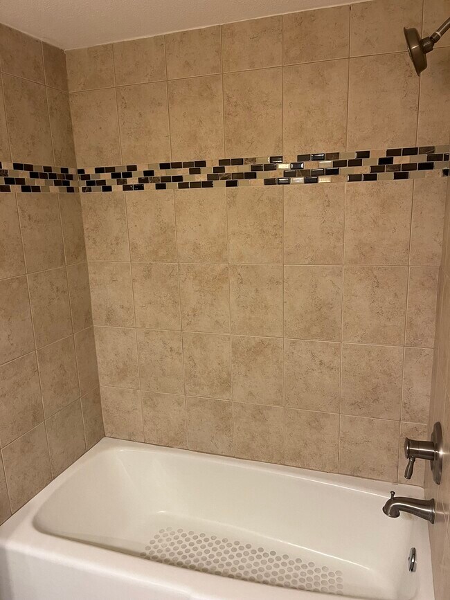 Baño de invitados - 2469 Twin Dr