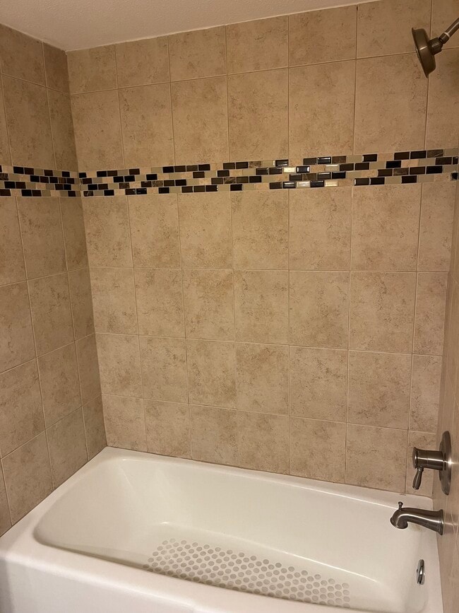 Guest Bath - 2469 Twin Dr