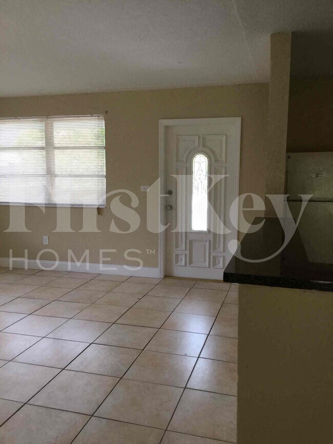 Building Photo - 280 NE 164th Terrace