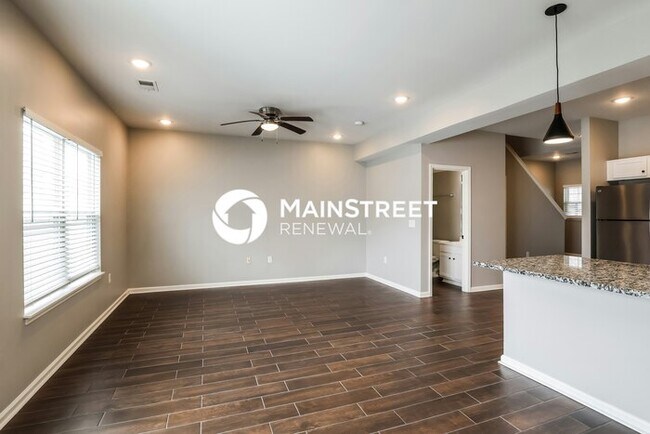 Building Photo - 3 Bedroom Pet-Friendly Home in Jeffersonville, IN with Main Street Renewal