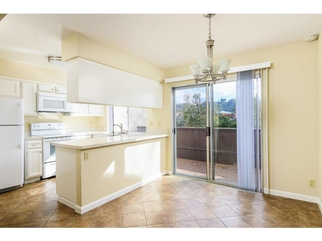Building Photo - Perfect 2BR in Mission Valley!