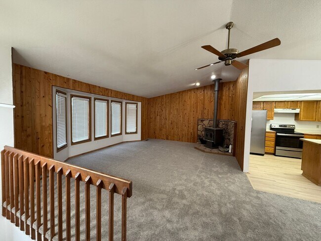 Foto del edificio - Charming Eagle River Split-Level – Mountai...