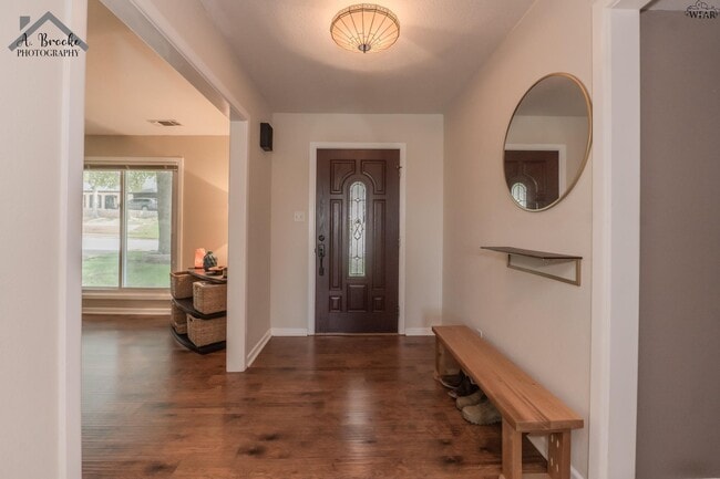 Foto del edificio - 4306 Briar Cliff Dr