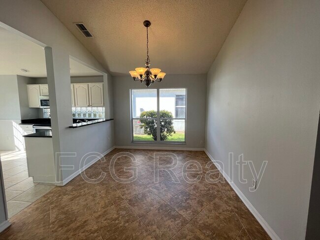 Building Photo - 540 Canary Island Cir