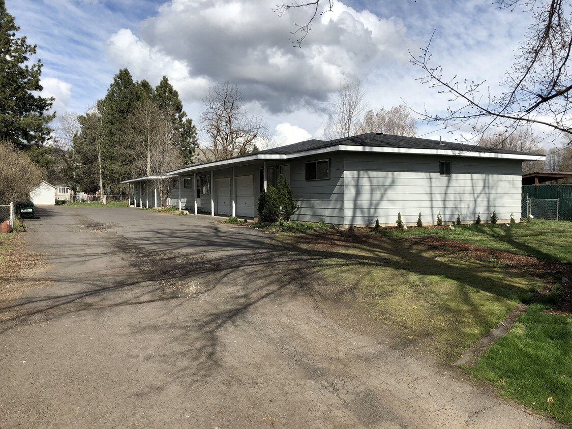 Primary Photo - 5451 Walton Dr