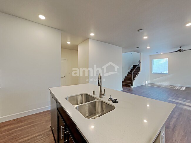 Foto del edificio - 4222 177th St E