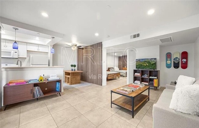 Building Photo - 1068 Calle Del Cerro