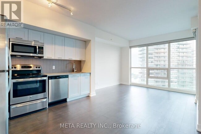 Building Photo - 2212-2212 Lake Shore Blvd W