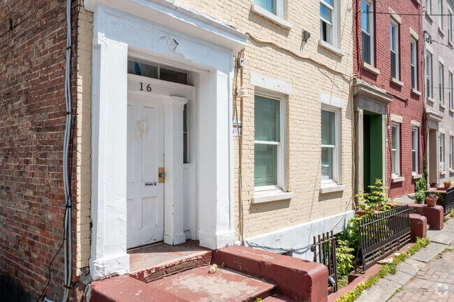 15-Unit Multifamily Property in Albany - 16-22 Trinity Pl