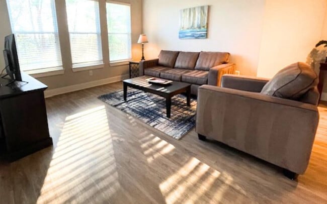 Foto del edificio - 705 Town Blvd