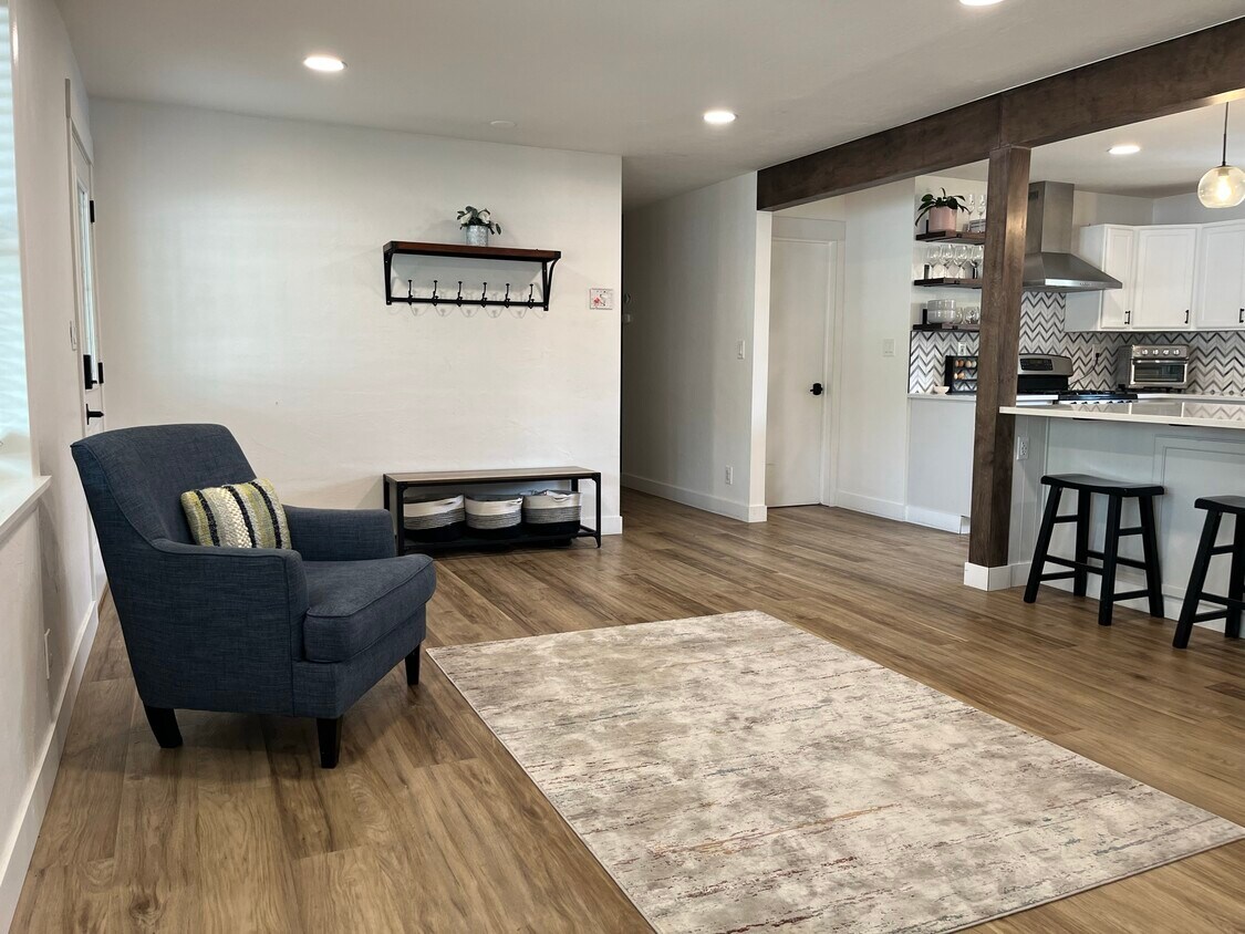 Foto principal - 480 S Cotterell Dr