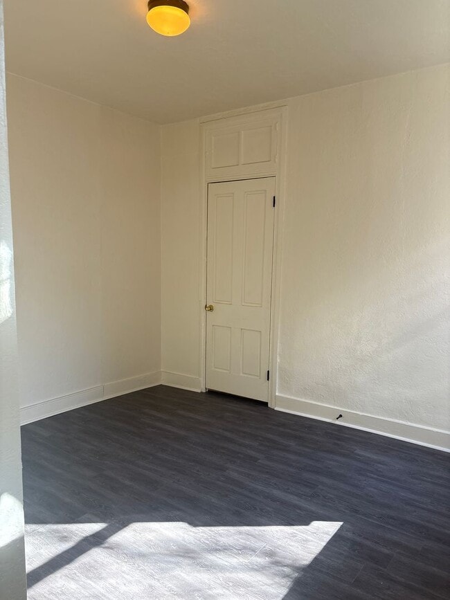 Building Photo - 1st Floor 1 Bedroom Apartment in Downtown ...