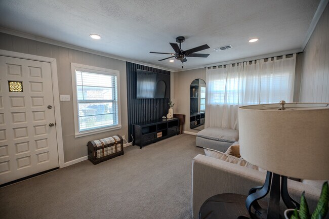 Foto del edificio - 505 Cypress Dr