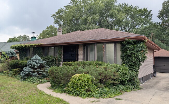 Photo du bâtiment - 1275 Parkview Ave
