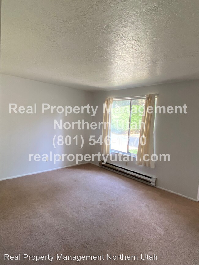 Building Photo - 3 br, 2.5 bath House - 870 S. 1625 E. #B